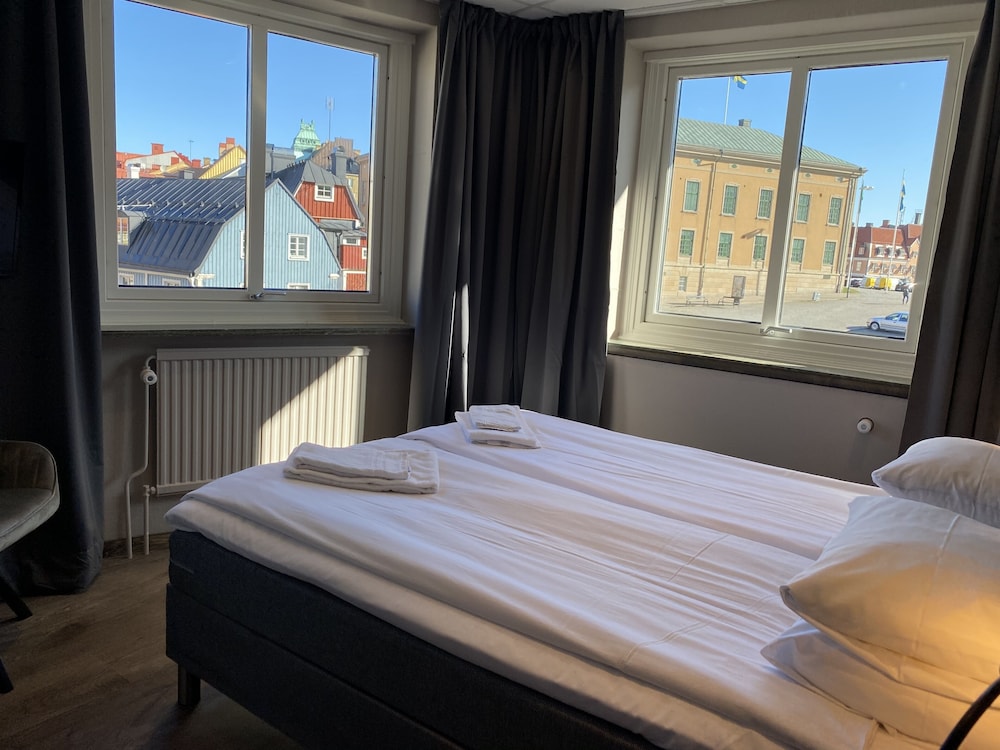Room, Queen Bed, City View