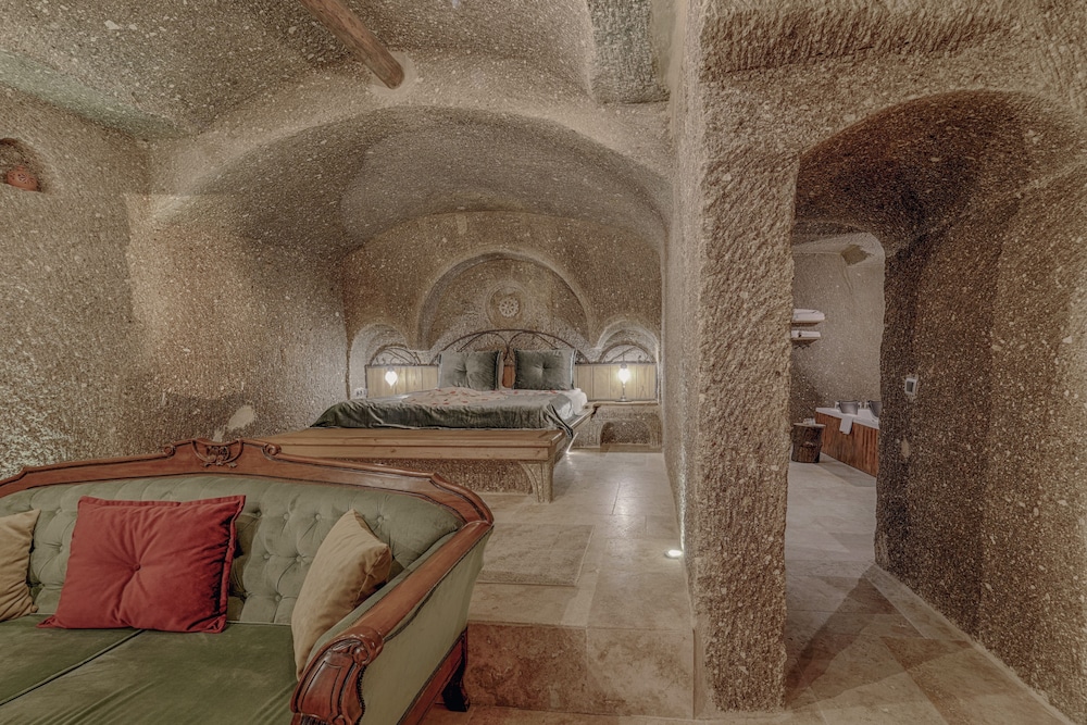 Hera Cave Suites 19/50
