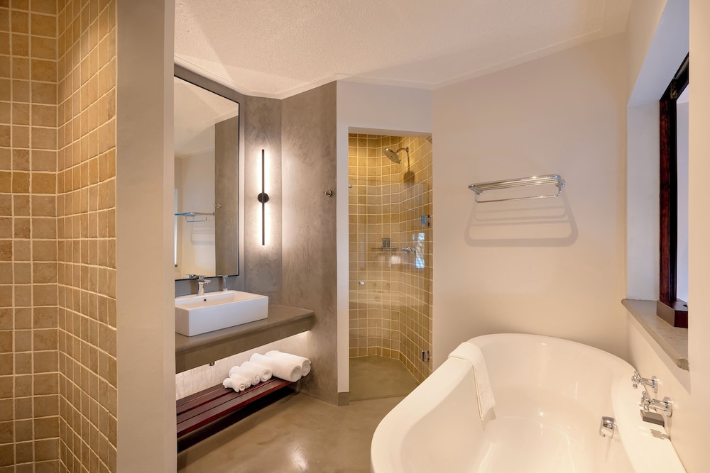 The David Livingstone Safari Lodge & Spa 50/50