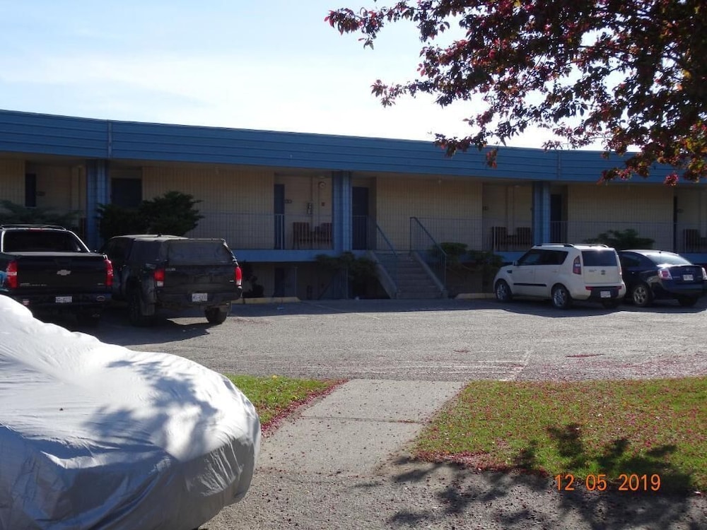 Hospitality Inn 6/55