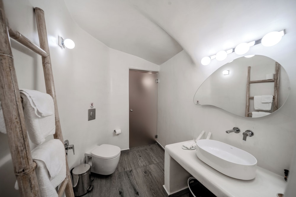 Angel Luxury Suites 44/46