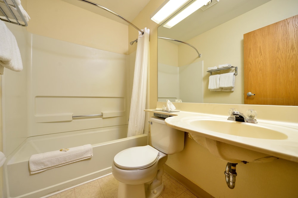 Americas Best Value Inn East Syracuse 17/23