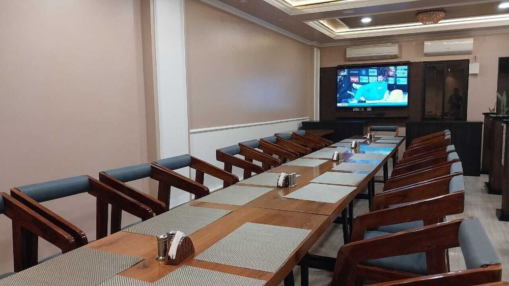 Hotel Prabhat 37/50