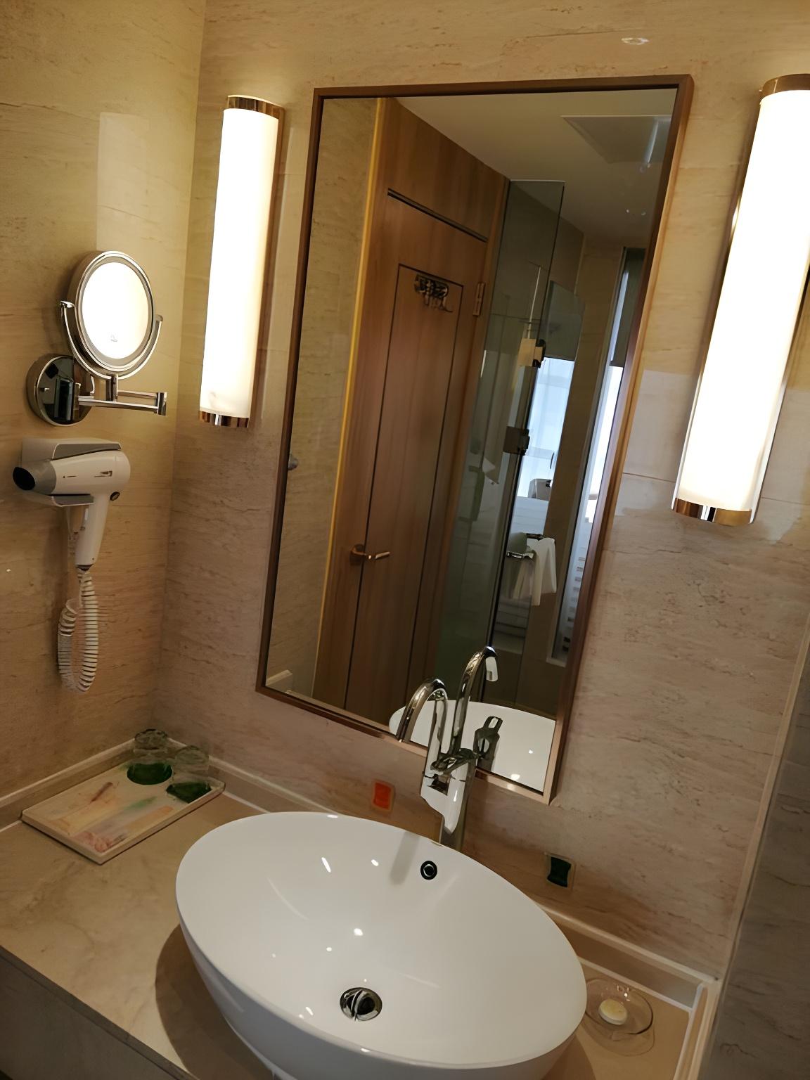 Vienna International Hotel (Jinjiang Airport) 31/34