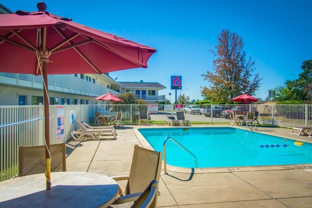 Motel6 Redding, CA - North 22/36