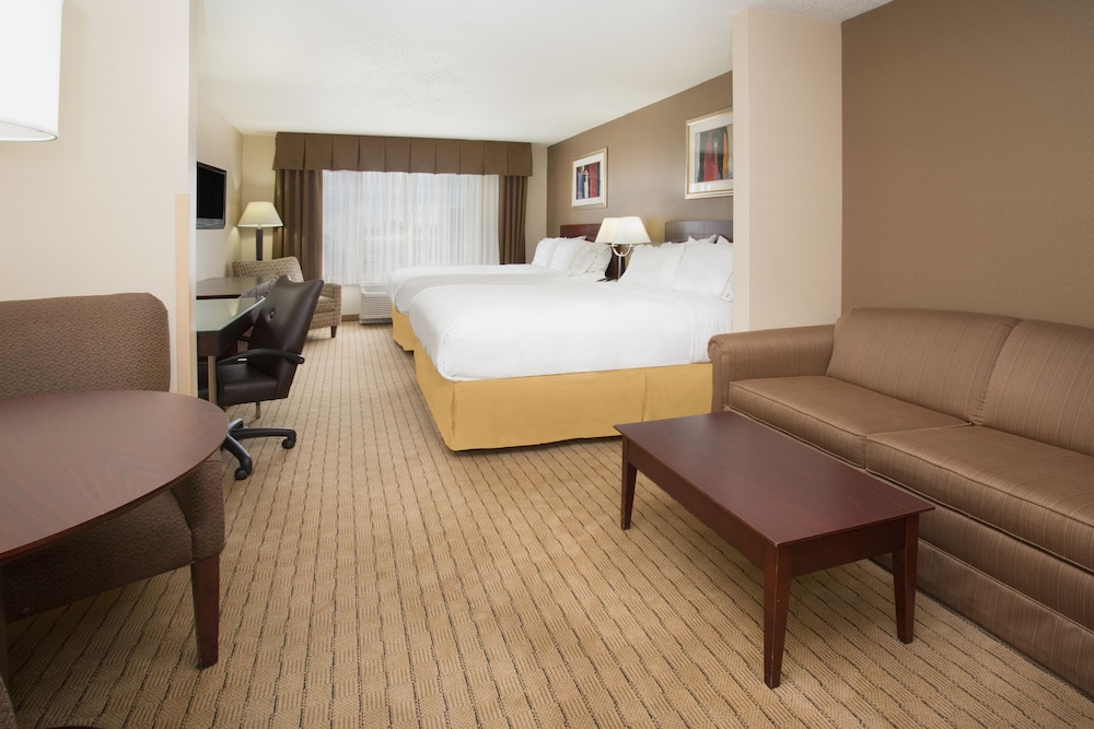 Holiday Inn Express and Suites Minot 18/50