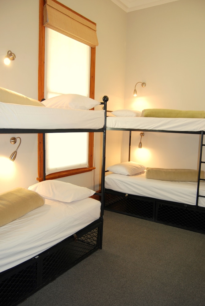 Female Dorm, Female Only, Classic, 6 People