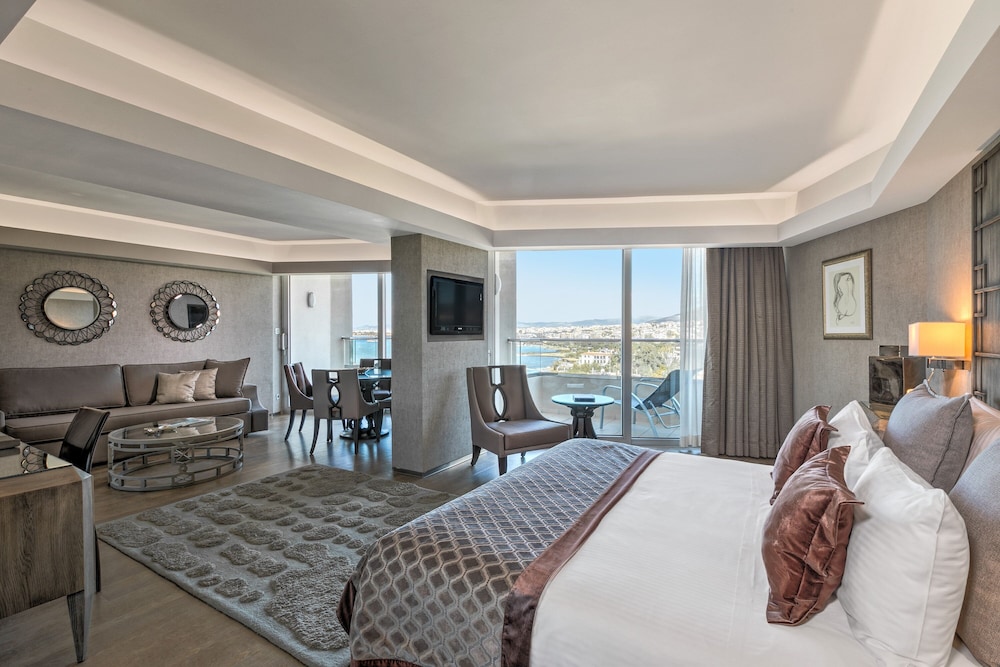 Divine, Suite, King Bed
