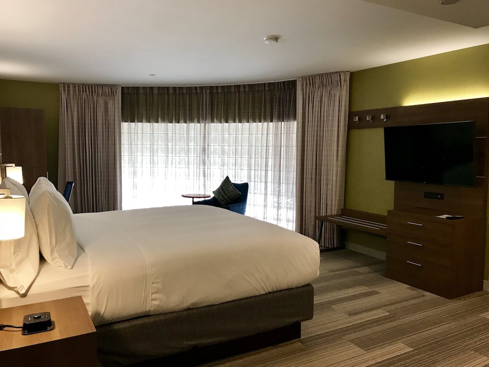 Holiday Inn Express Hotel Suites Pasadena Colorado Boulevard 23/59