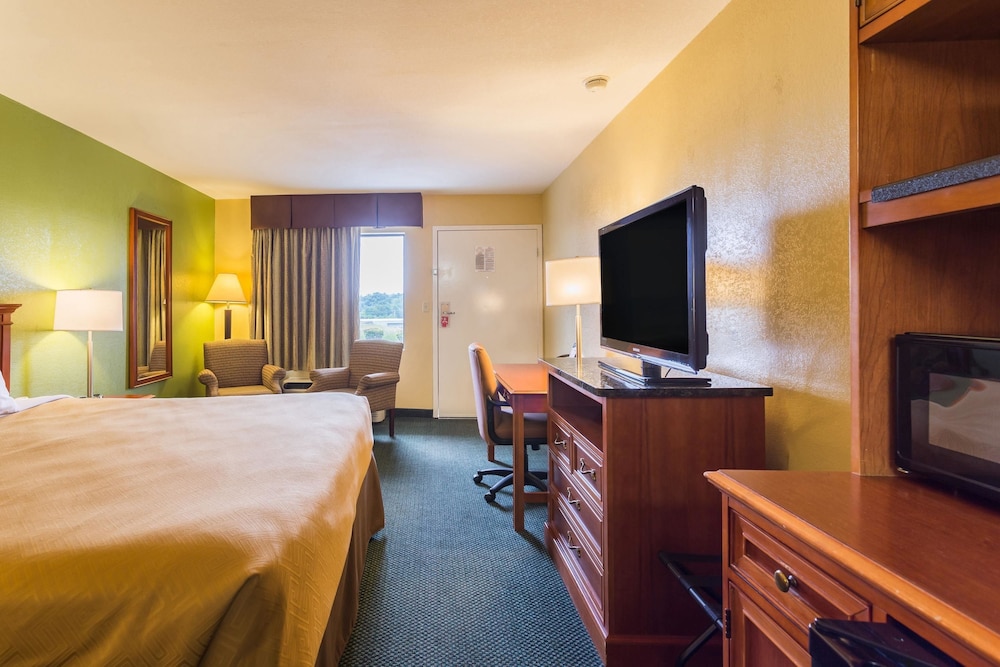 Econo Lodge White Pine Morristown I-81 & I-40 Split 18/37
