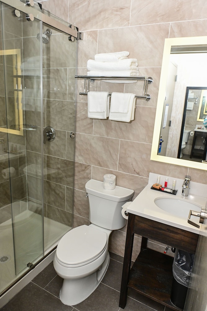 Days Inn by Wyndham Bronx NYC 44/50