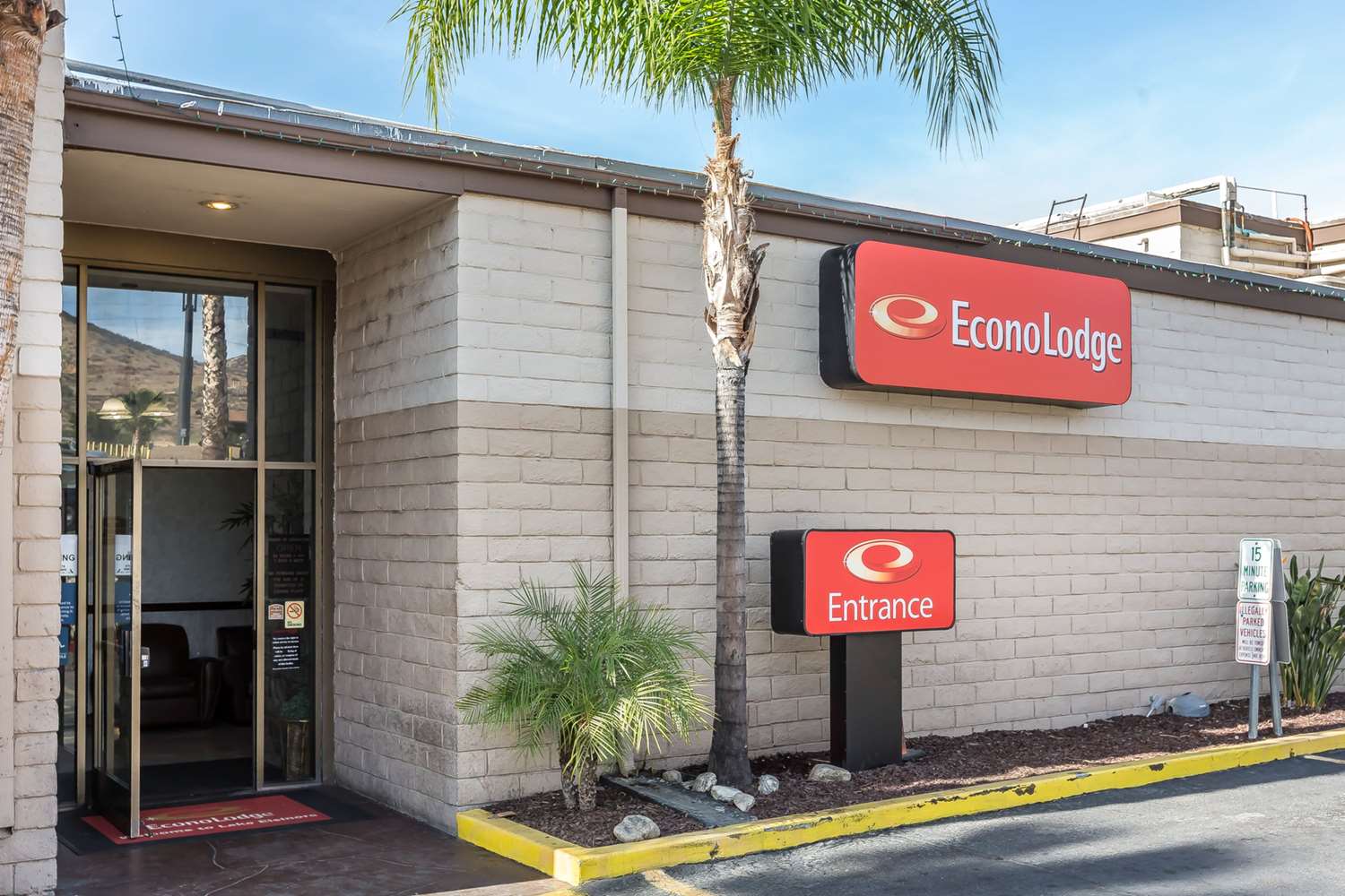 Econo Lodge Lake Elsinore 3/22