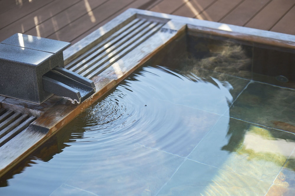 Open-Air Hot Spring Ryokan -Suikoen- [VR] 19/46