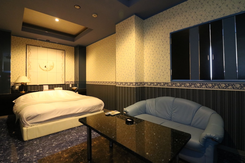 Hotel To 22/48