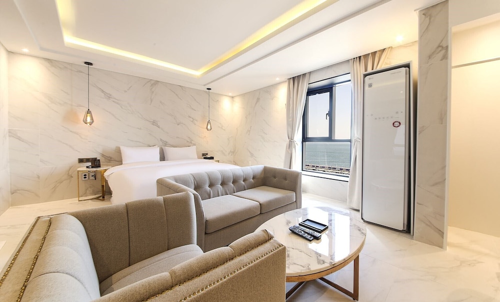 Ava Hotel Songjeong 18/37