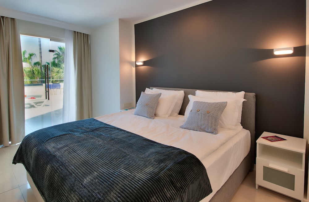 1 BEDROOM, APARTMENT, TERRACE