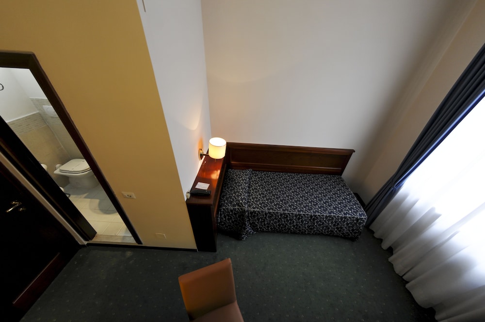Mediterraneo Hotel 6/34