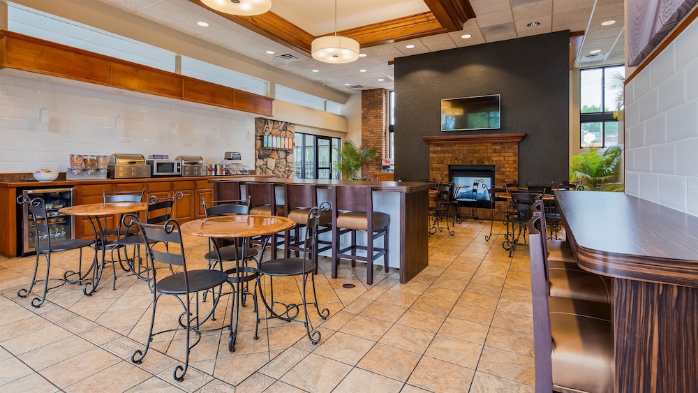 Best Western Plus Landing View Inn & Suites 42/51