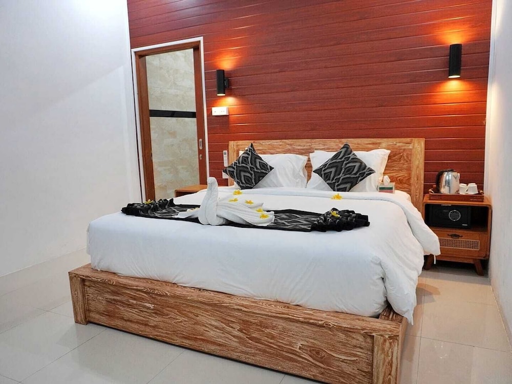 LUXURY, KING BED, GARDEN VIEW