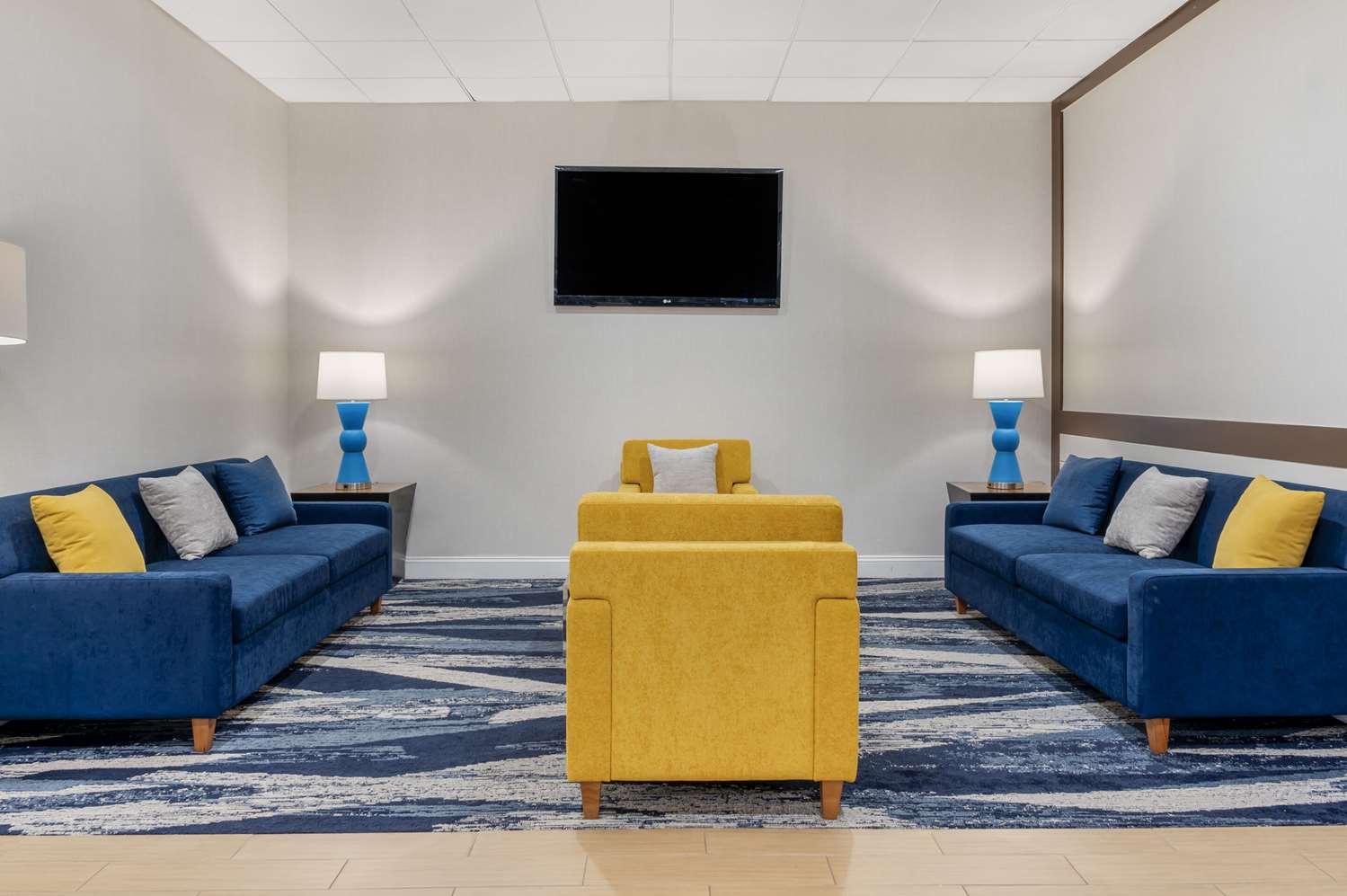 Comfort Inn & Suites Danbury-Bethel 25/34