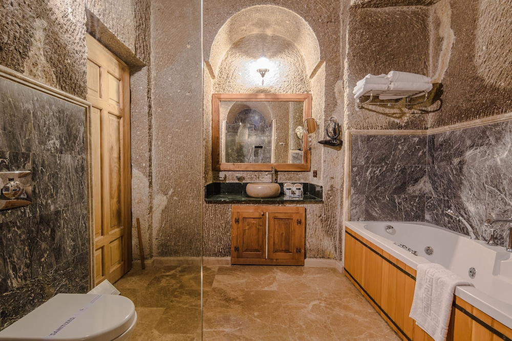 DELUXE, SUITE, CITY VIEW