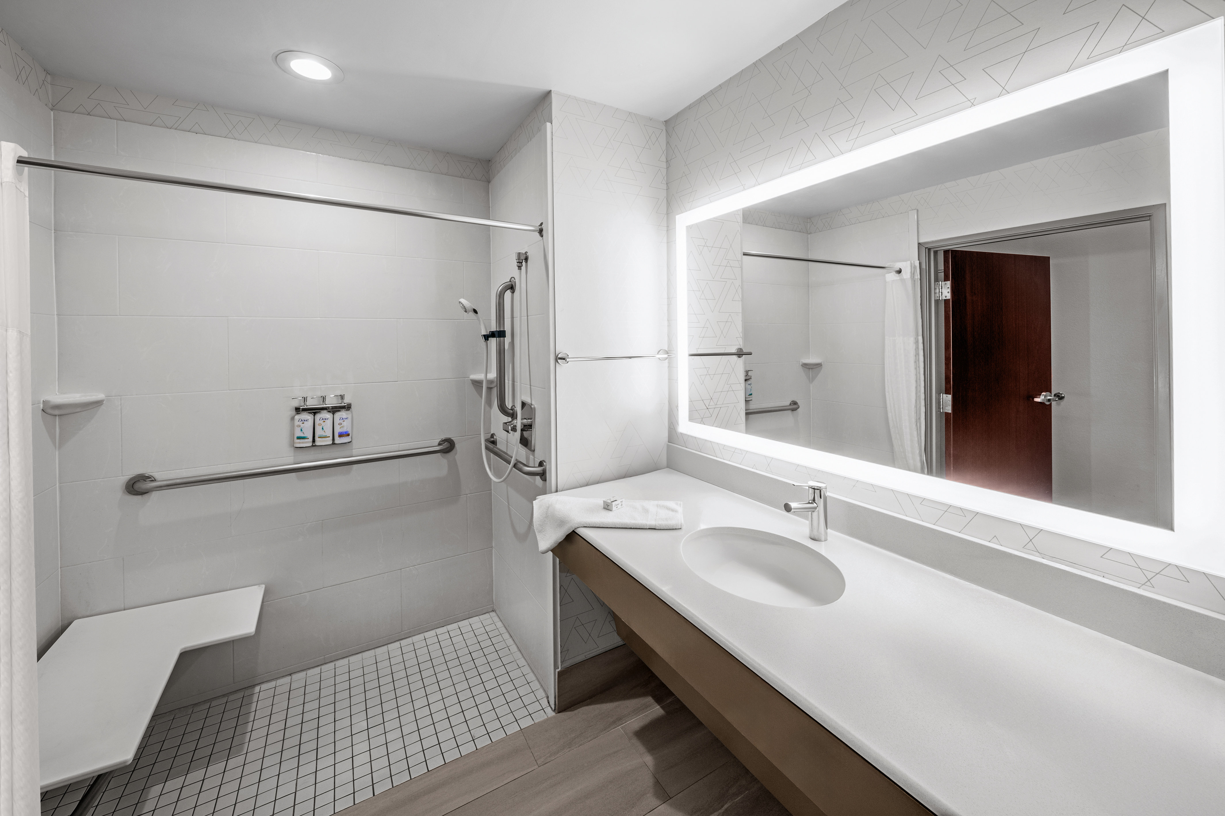 Holiday Inn Express Suites San Antonio Se By At T Center 73/73