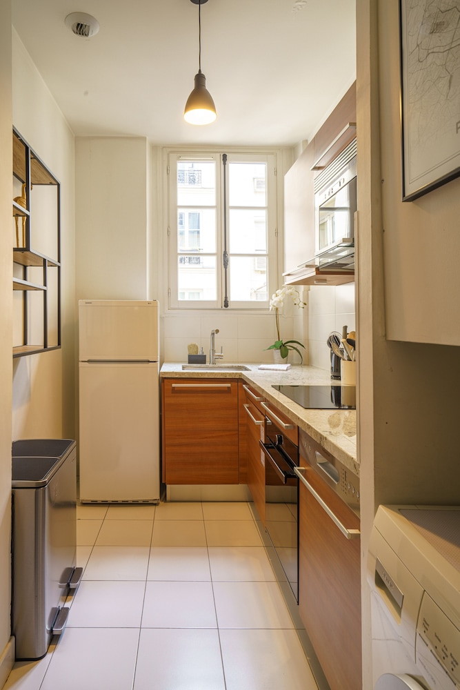 شقة بريستيج بسريرين كينج بإطلالة على الفناء مع أريكة، Apartments Du Louvre - Le Marais 9/10