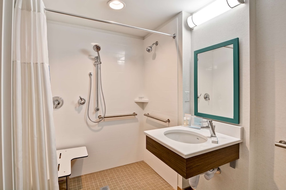 Hampton Inn Memphis-Poplar 24/53