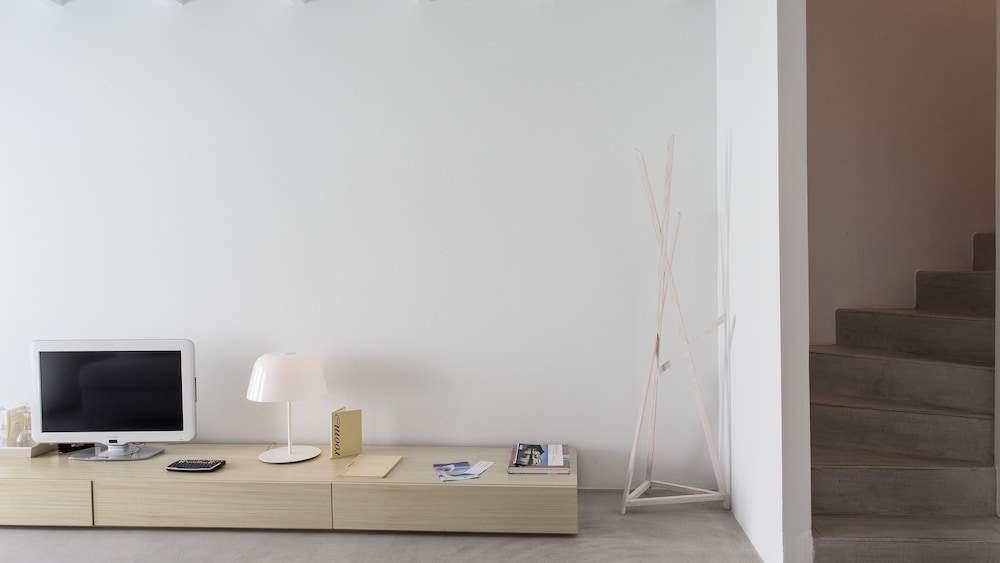 Patmos Aktis Suites And Spa 76/86
