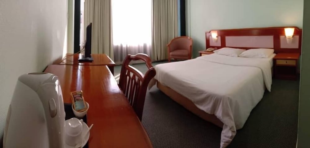 Somerset Hotel 17/34