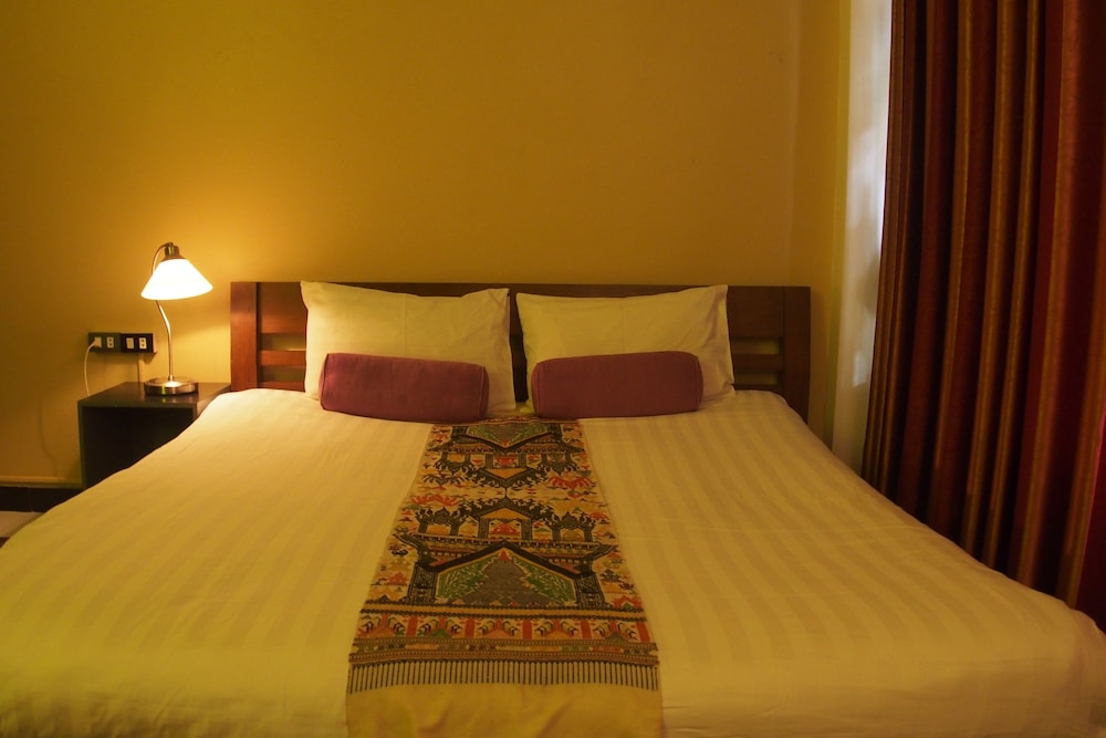 iHouse hotel 16/36