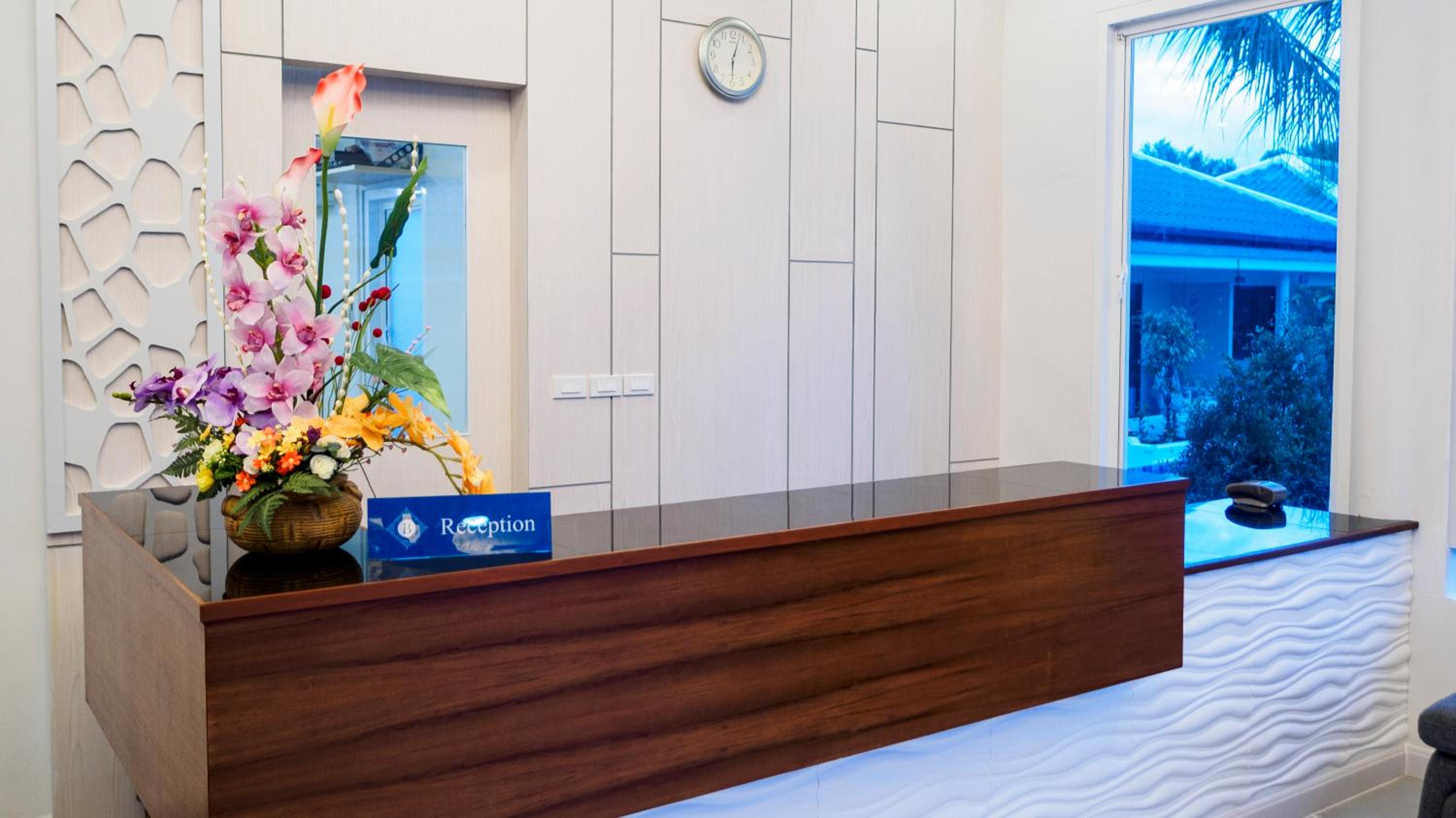 Tuana Hotels Brook Pool Access 9/50