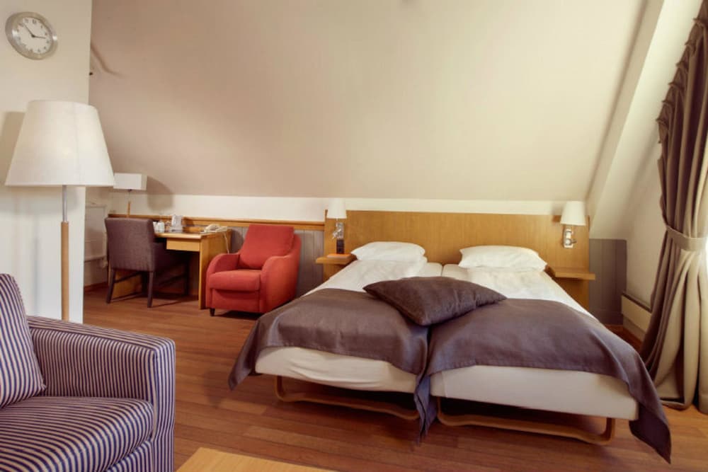 Home Hotel With 13/35