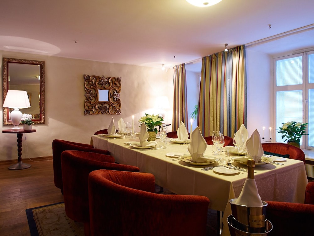 Cru Hotel 50/74