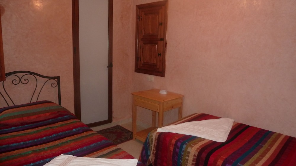 SUPERIOR, TWIN BEDS, PRIVATE BATHROOM