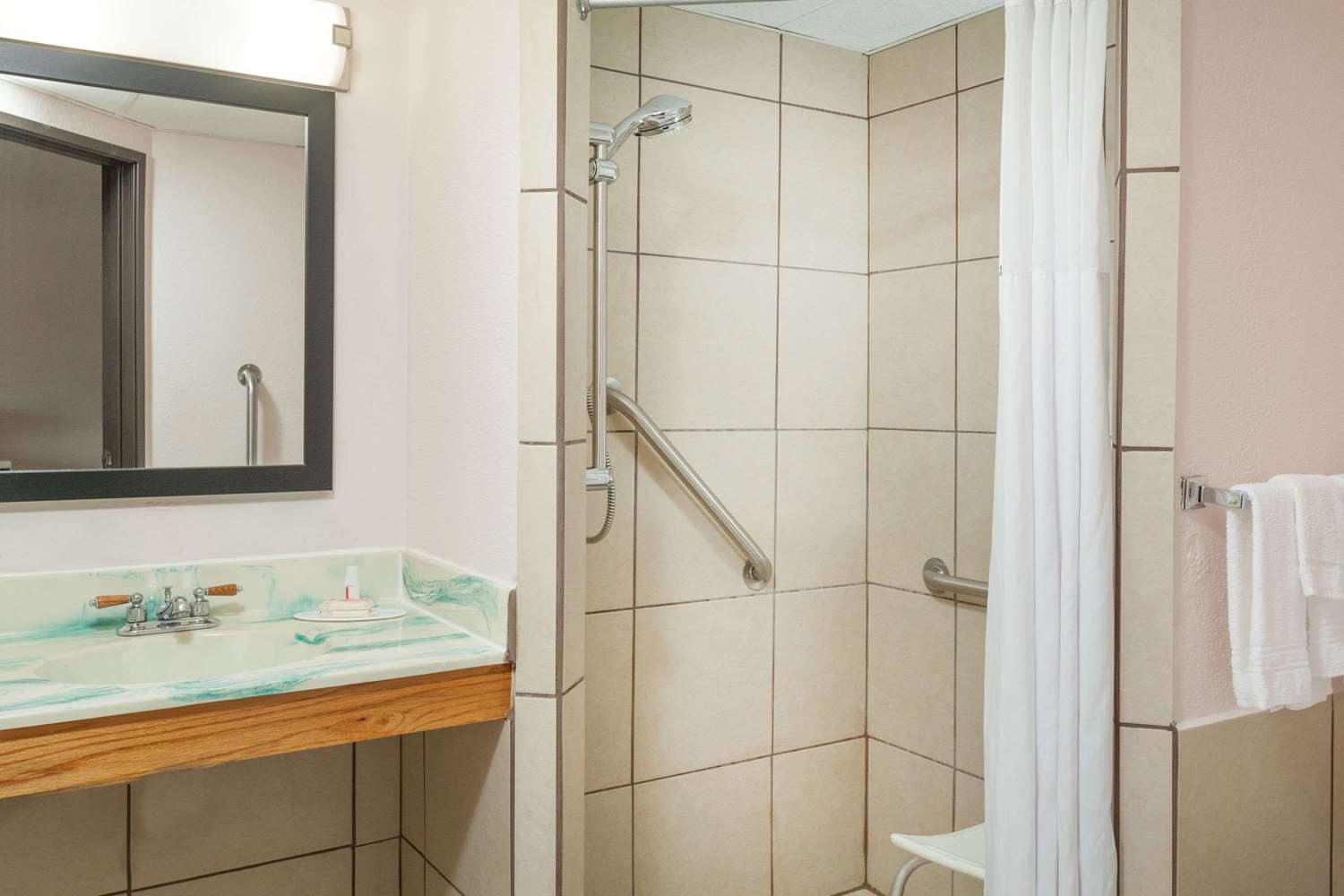 Days Inn by Wyndham Mason City 13/14