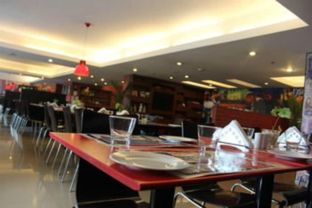 RED FOX HOTEL JAIPUR photo5