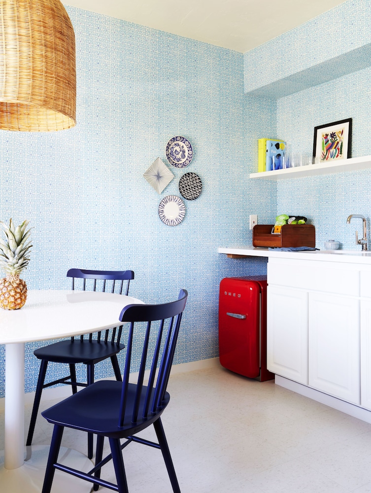 Holiday House 8/49