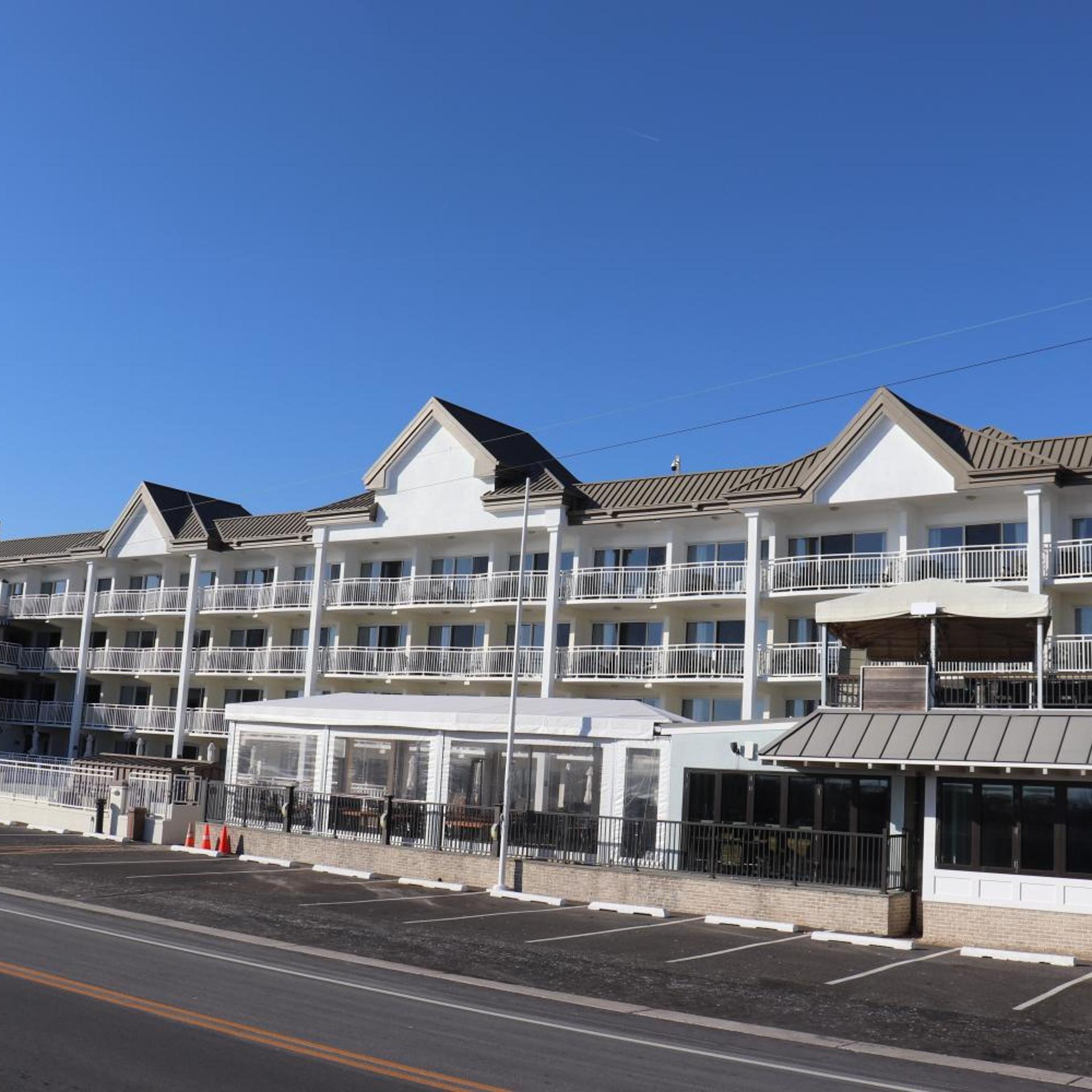 The Montreal Beach Resort 4/50