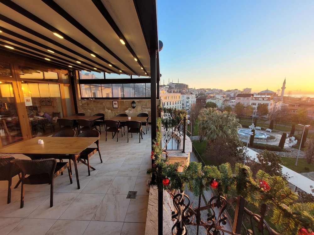 Saruhan Hotel 47/57