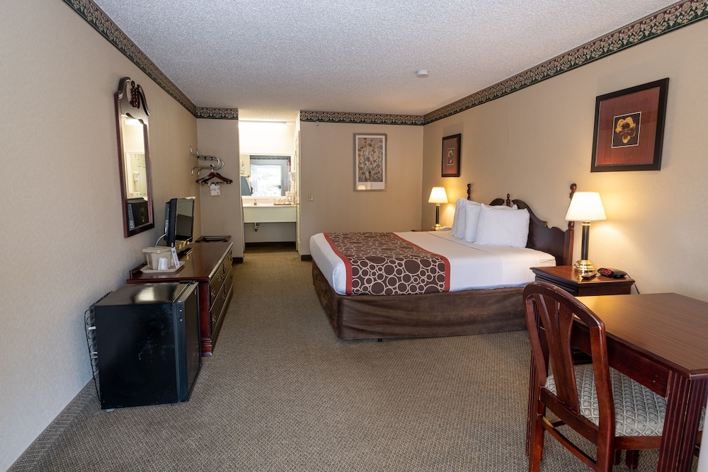 Hilltop Inn & Suites - North Stonington 28/60