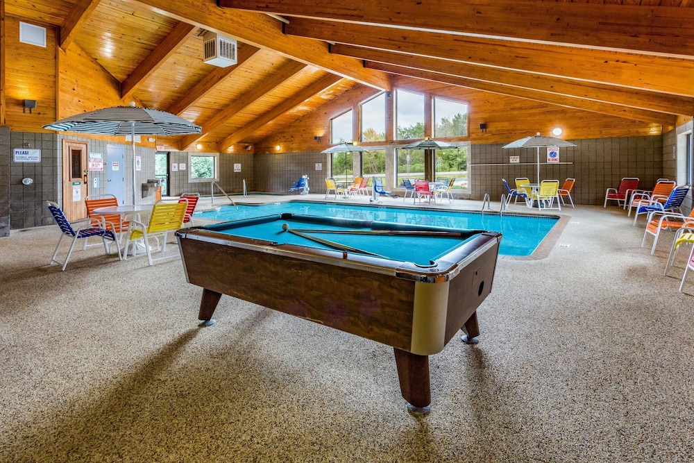 Americinn By Wyndham Proctor Duluth Black Woods 44/53