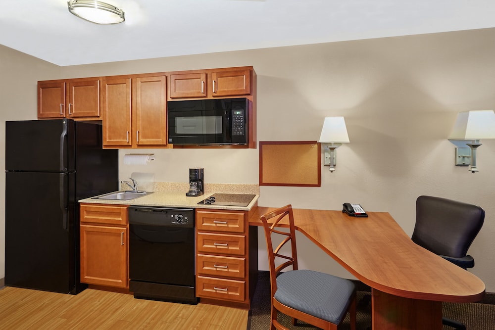 Candlewood Suites Milwaukee Airport-Oak Creek 62/73
