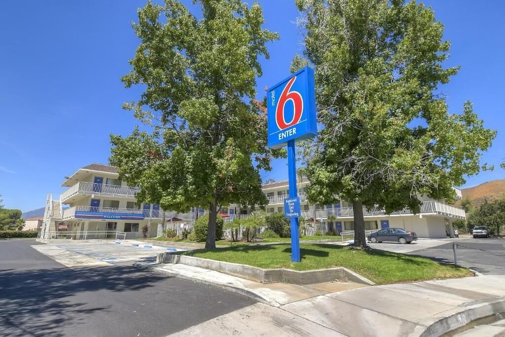 Motel6 San Bernardino, CA - North 45/58