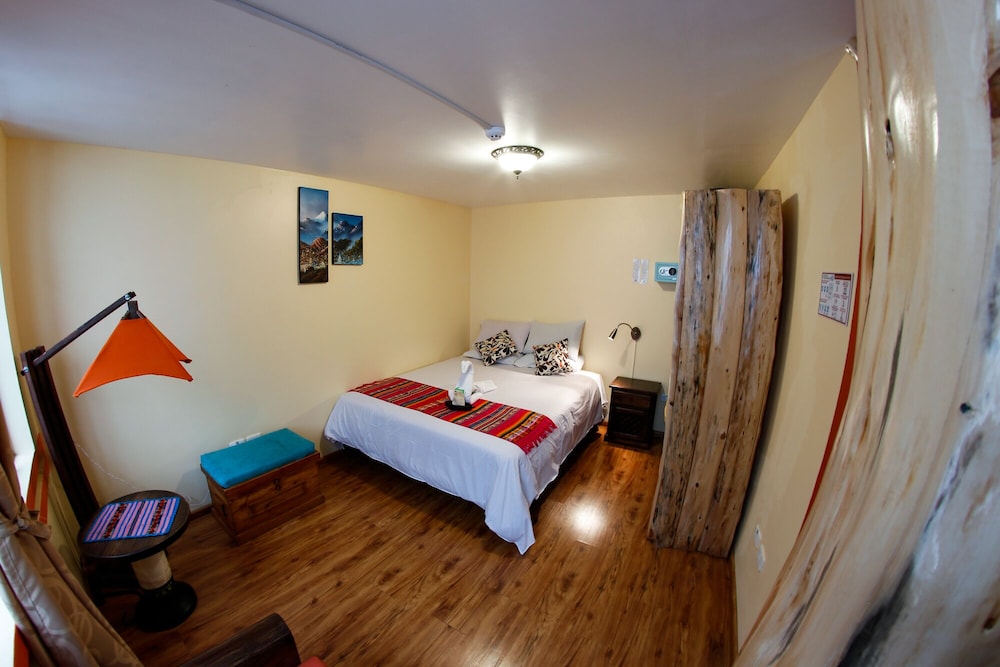 FRIENDS HOSTEL 18/78