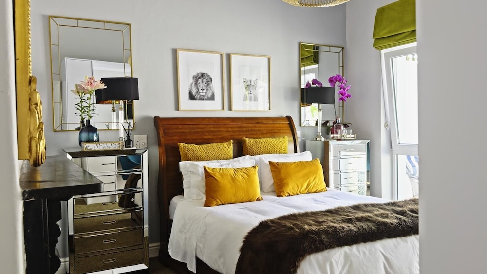 Superior, Studio, Queen Bed