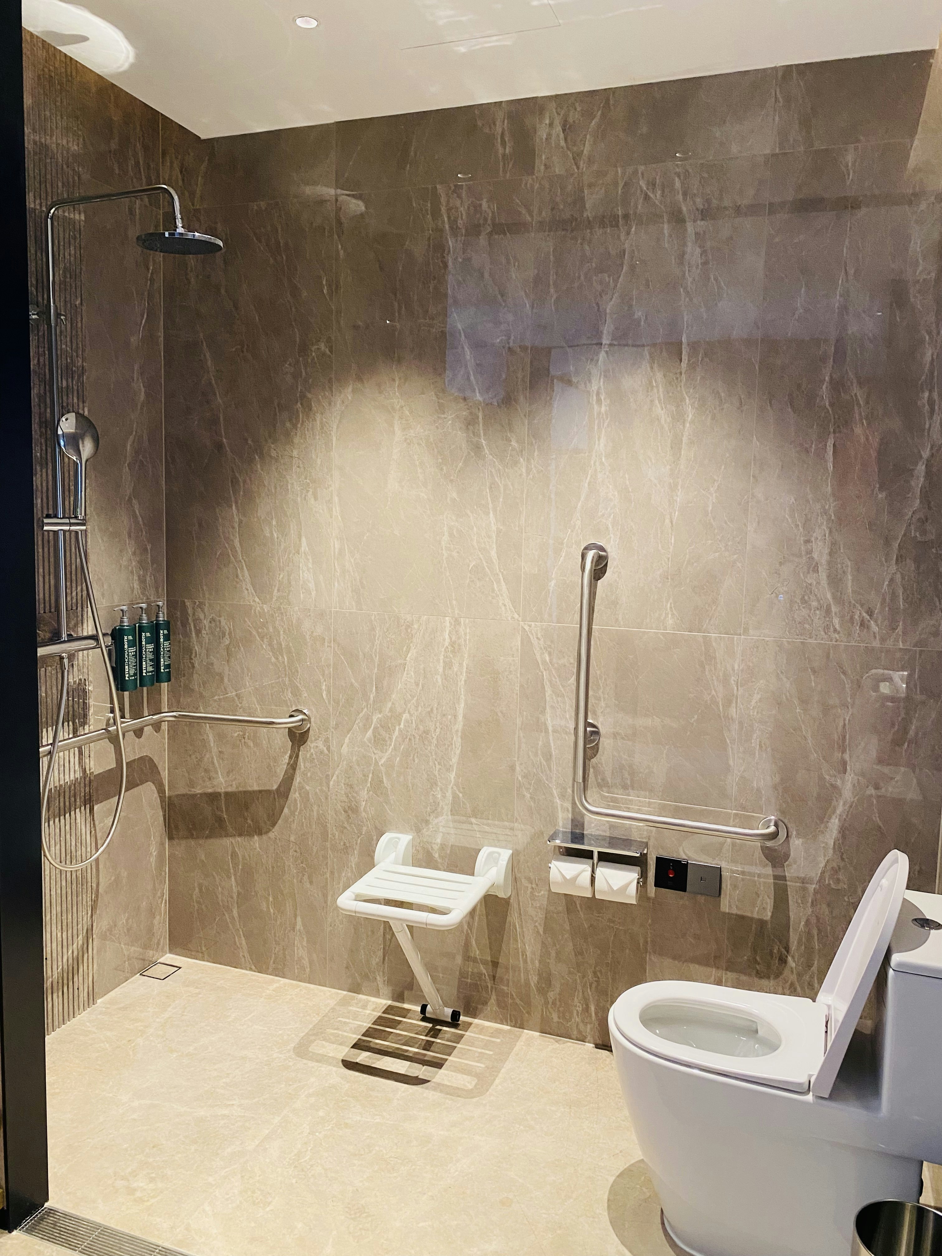 ROOM, KING BED, ACCESSIBLE