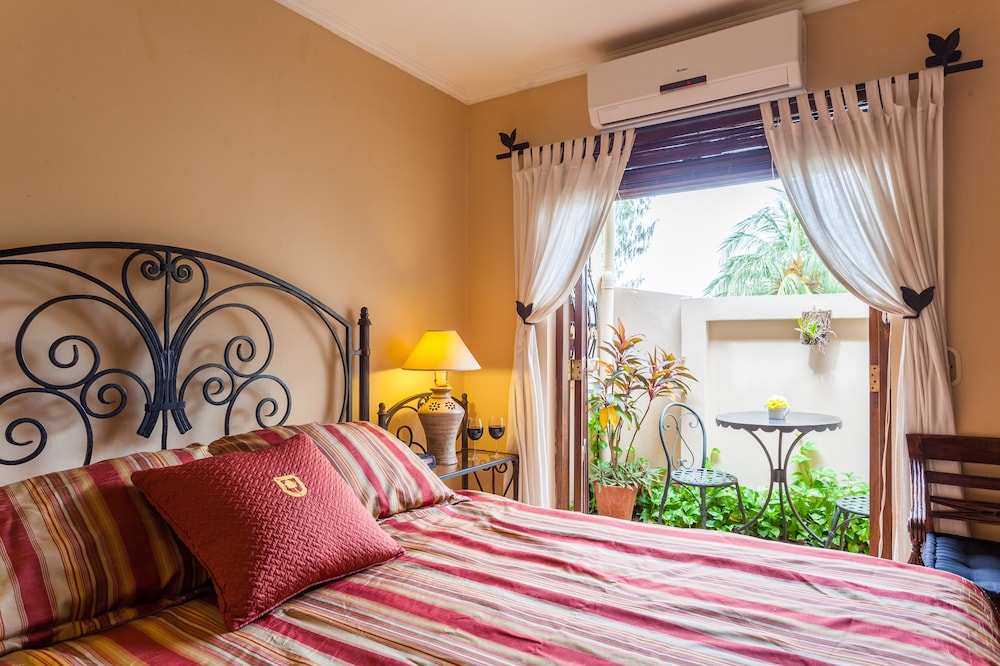Hotel Los Robles 23/62