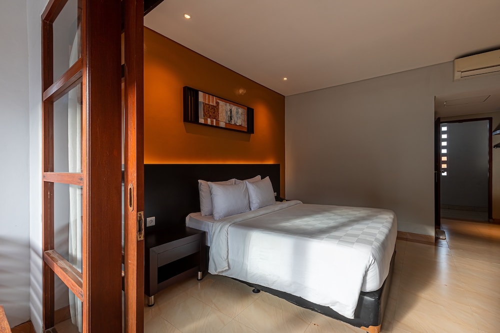 PREMIER, POOL SIDE, GROUND FLOOR