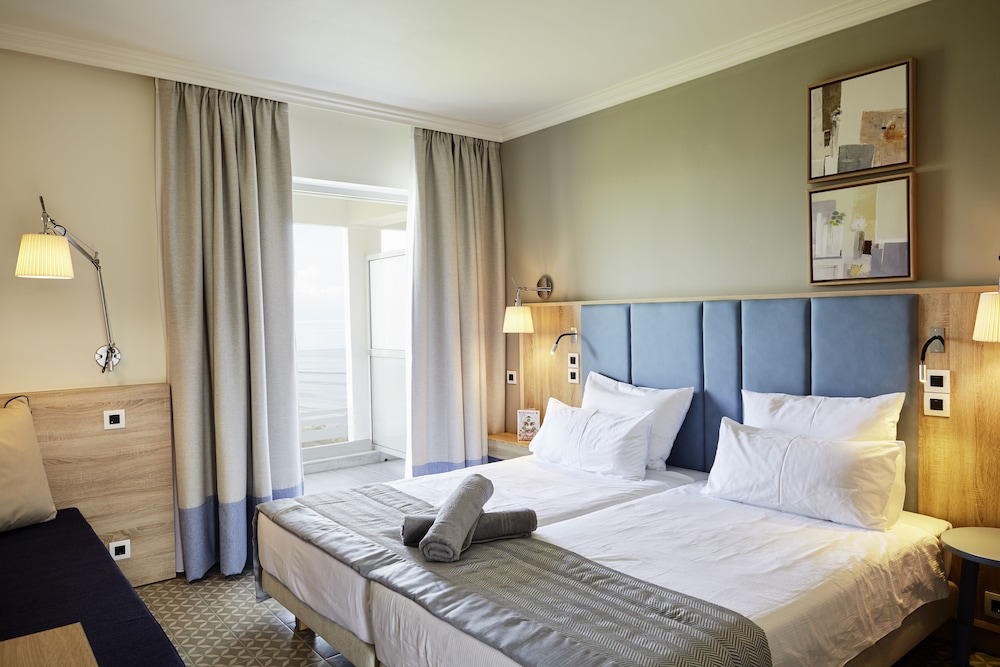 CLASSIC, DOUBLE BED, SEA SIDE